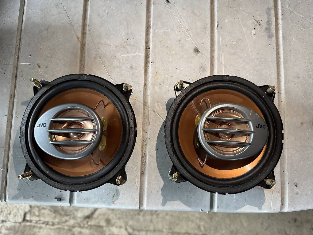 Casse acustiche: 2 haut-parleurs JVC 140w – Usato da Morges venduto da Nicorital