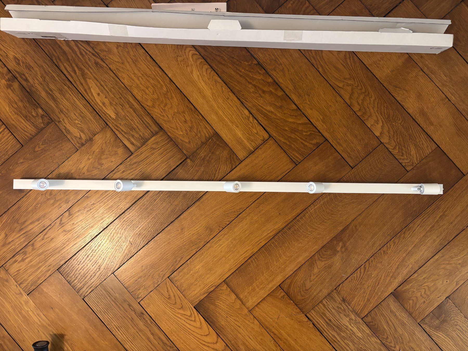 Ikea Lampadari & plafoniere: BÄVE Deckenschiene 5 Spots, LED, weiß – Nuovo e nell'imballaggio originale da Basel venduto da fre_x8nt 2