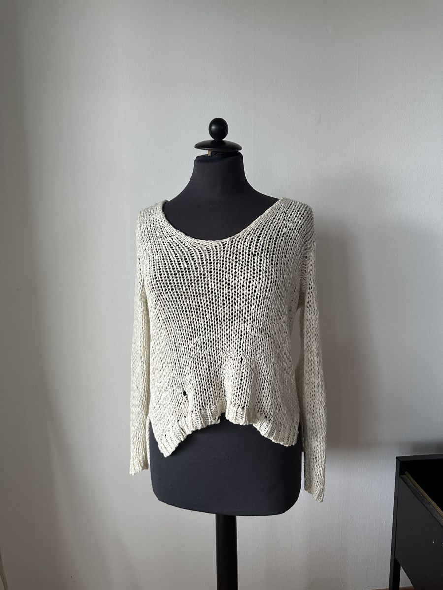 H&M Tops: Pullover H&M beige Grösse S mit Loechern guter Zustand – D'occasion à Wohlen AG par jes_9c79 2