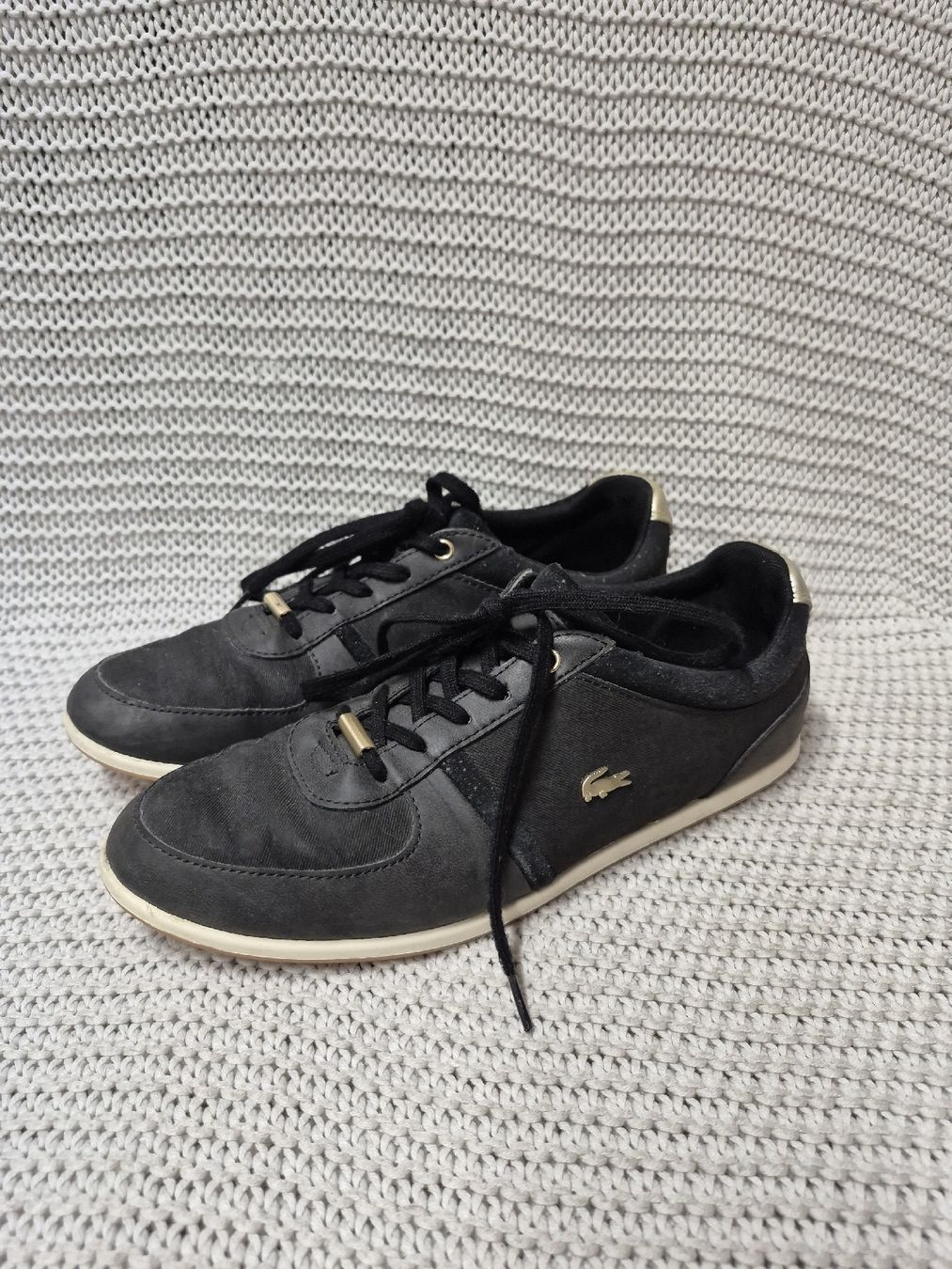 Lacoste Scarpe da donna: Lacoste Sneaker Gr.39, schwarz gold – Usato da Merligen venduto da muss_haben