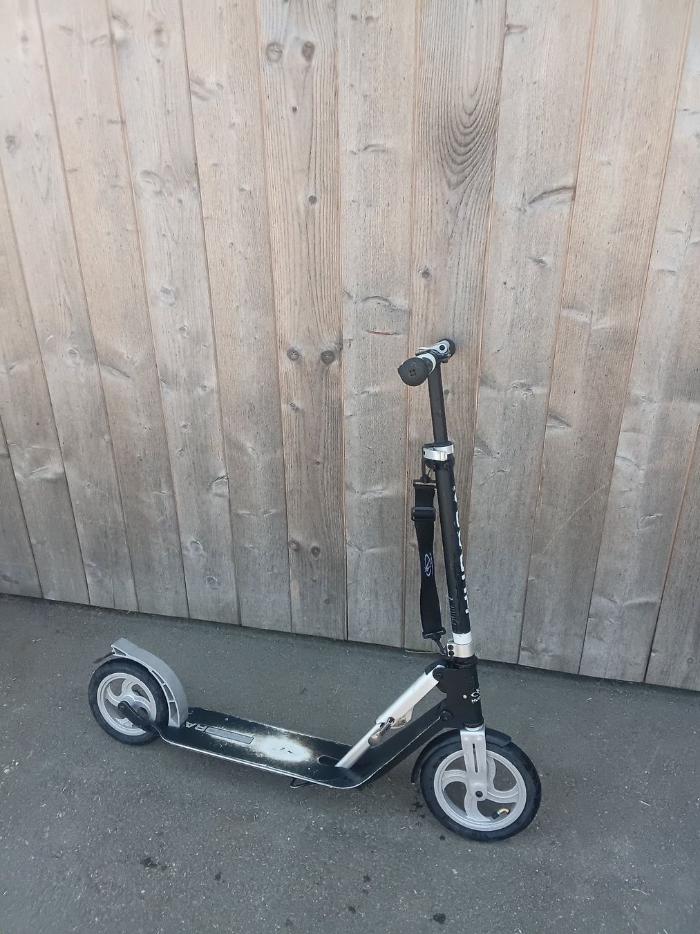 Hudora Kickboard: Hudora Trottinet mit Luftreifen – Usato da Lützelflüh venduto da fortuna87 1