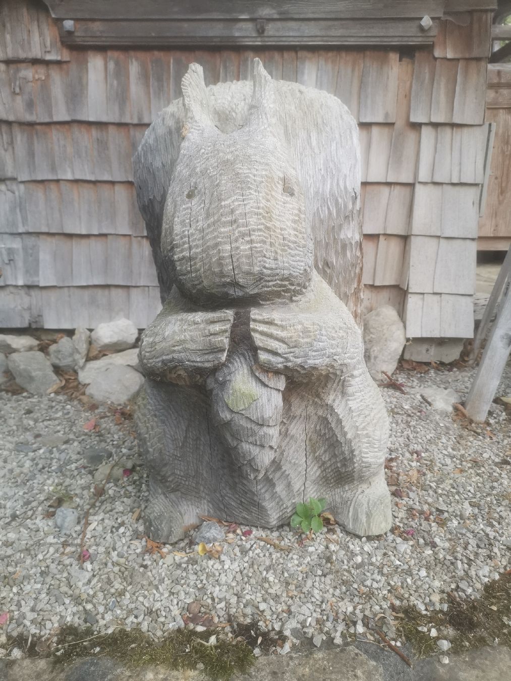 Skulpturen & Statuen: Holzskulptur Eichhörnchen gusseiserner Deko Garten – Gebraucht aus Rüschegg Heubach von link1980 2