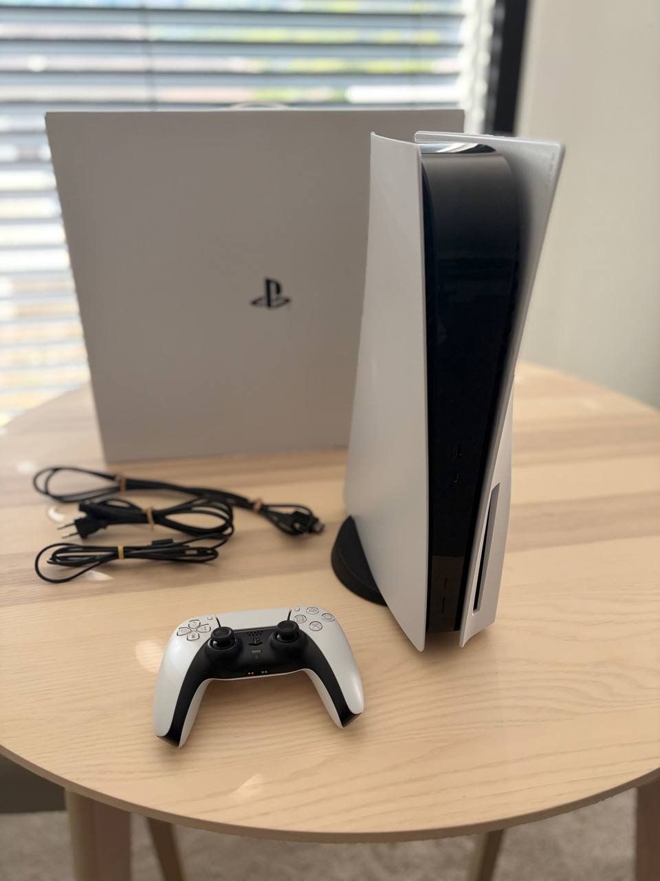 Sony Konsolen: PS5 Disc Edition 825 GB + Controller + Box + HDMI + USB – Gebraucht aus Vétroz von Squall86 1