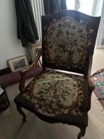 Antiker Armlehnstuhl/Fauteuil mit handbesticktem Gobelin