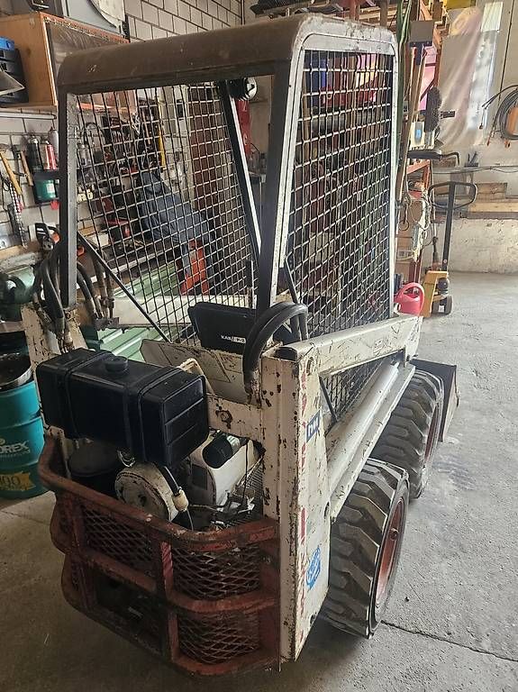 Bobcat Chargeur de ferme: Bobcat Kompaktlader M371 – D'occasion à Melchnau par set_69fv 2