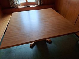 Grosser massiver Holztisch 160x160cm