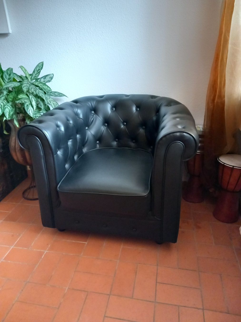 Chesterfield Poltrone: Chesterfield Sessel – Usato da Wölflinswil venduto da Patyla 1