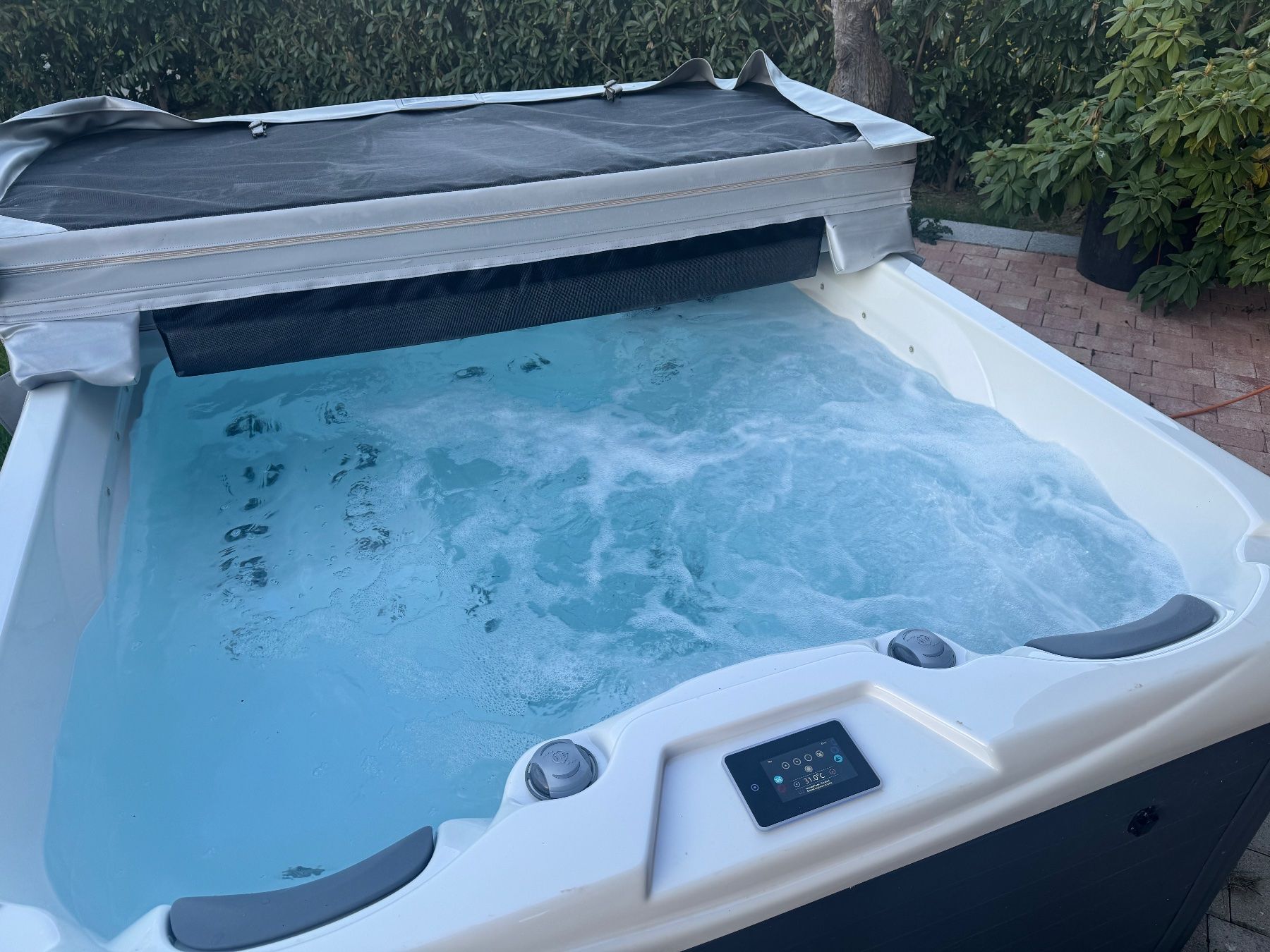 Whirlpool: Whirlpool / Jacuzzi – Usato da Leuggern venduto da Seafarmer 2