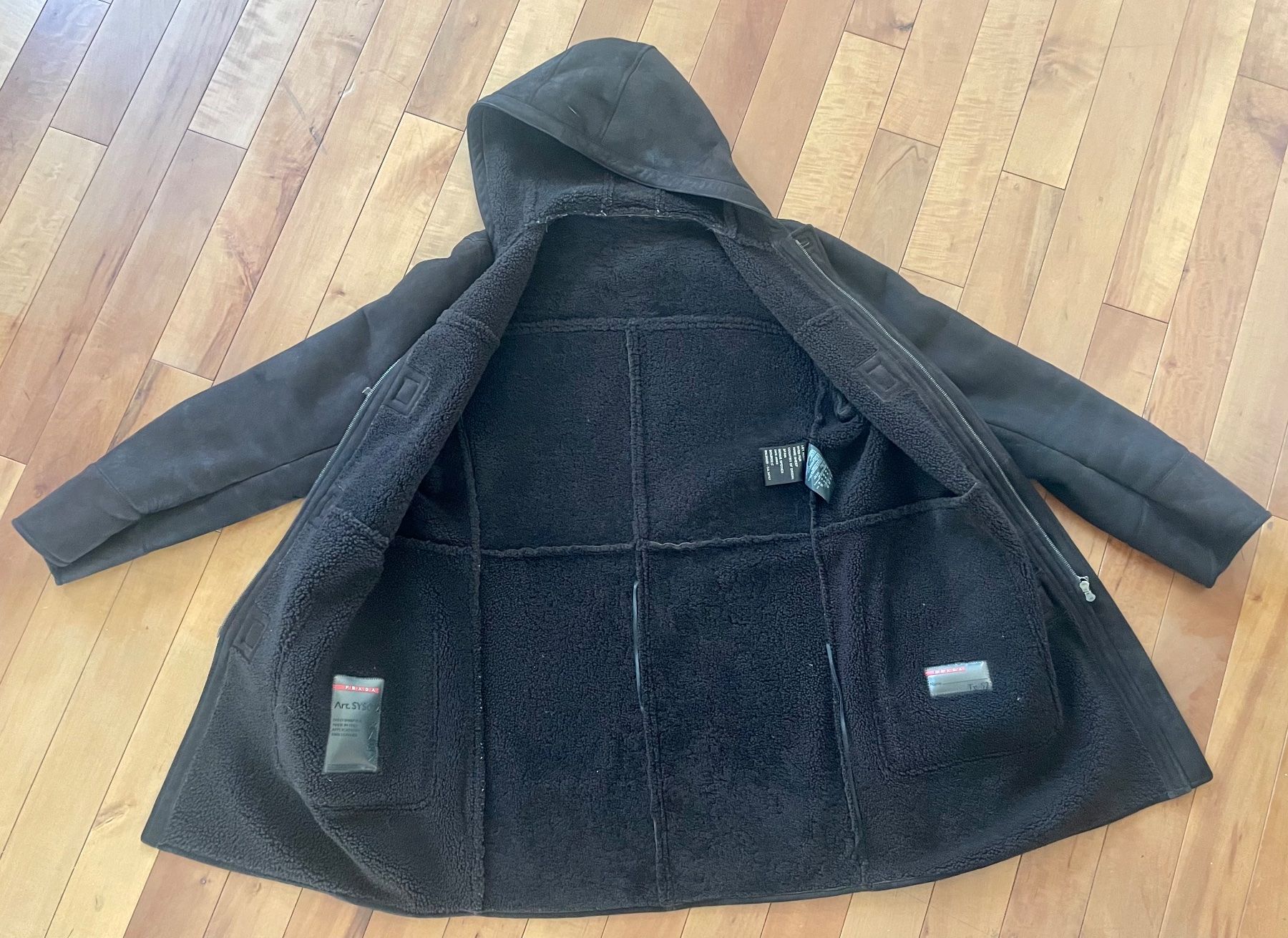 Prada Cappotti: PRADA Lammfell Mantel NP: 3750.- – Usato da Zürich venduto da einkaufswagen 9