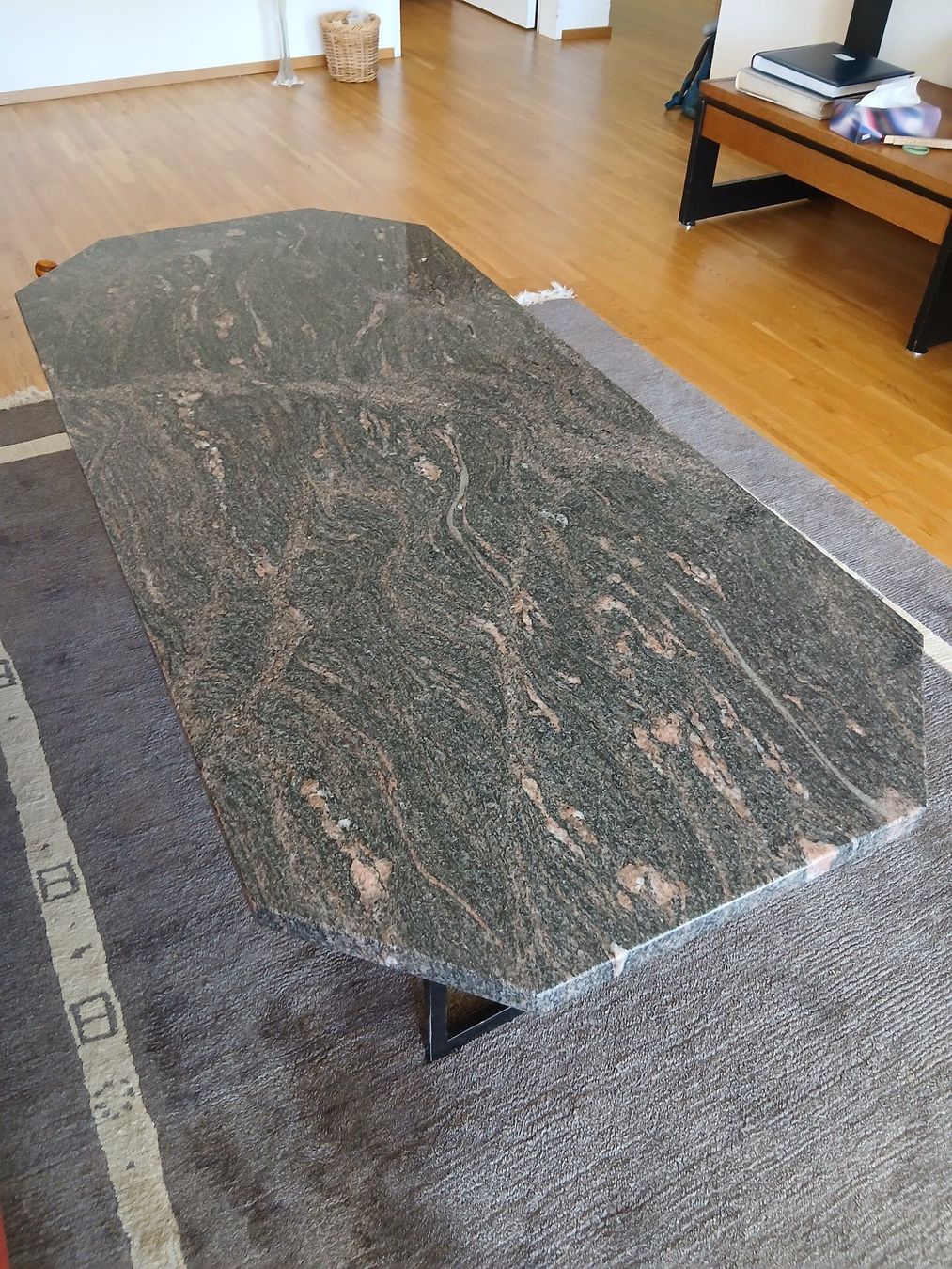 Tables: Granit-Salontisch – D'occasion à Selzach par flo_8k9z
