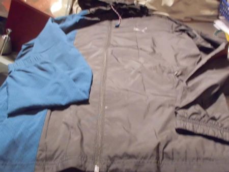 Jacke Grösse M, Puma Training, schwarz/blau