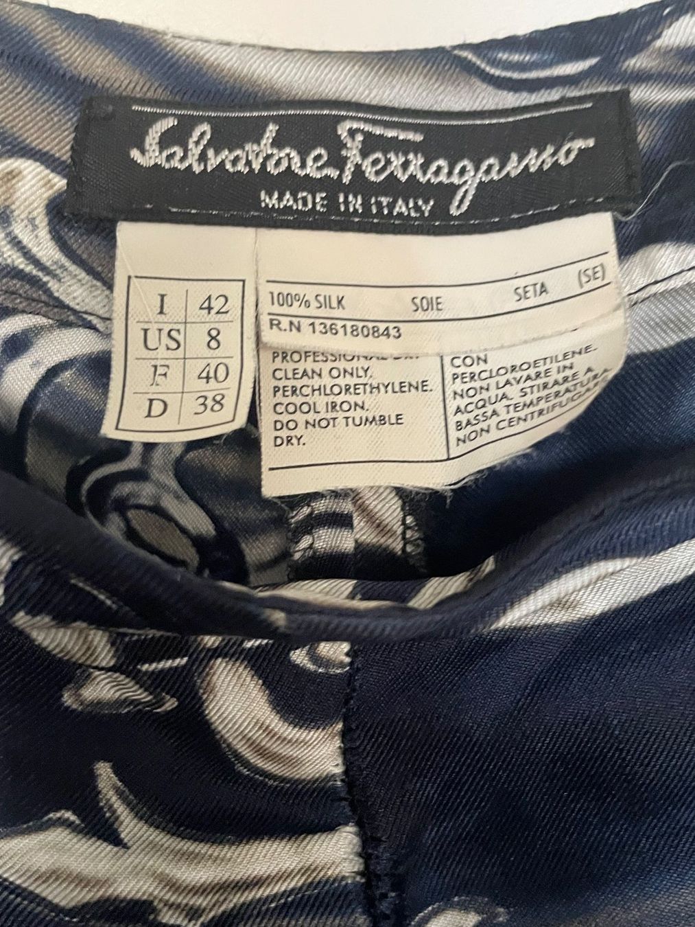 Salvatore Ferragamo Pantaloni: Salvatore Ferragamo Seidenhose - Gr. 38 – Usato da Hünenberg See venduto da DND5 3