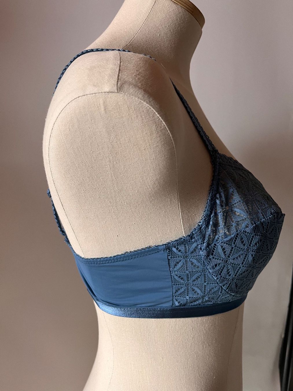 Dim Altra biancheria intima: DIM, Bügel-BH LOVABLE, Grösse 80B, Farbe Blau – Nuovo e nell'imballaggio originale da Rudolfstetten venduto da gst_g7xl 3