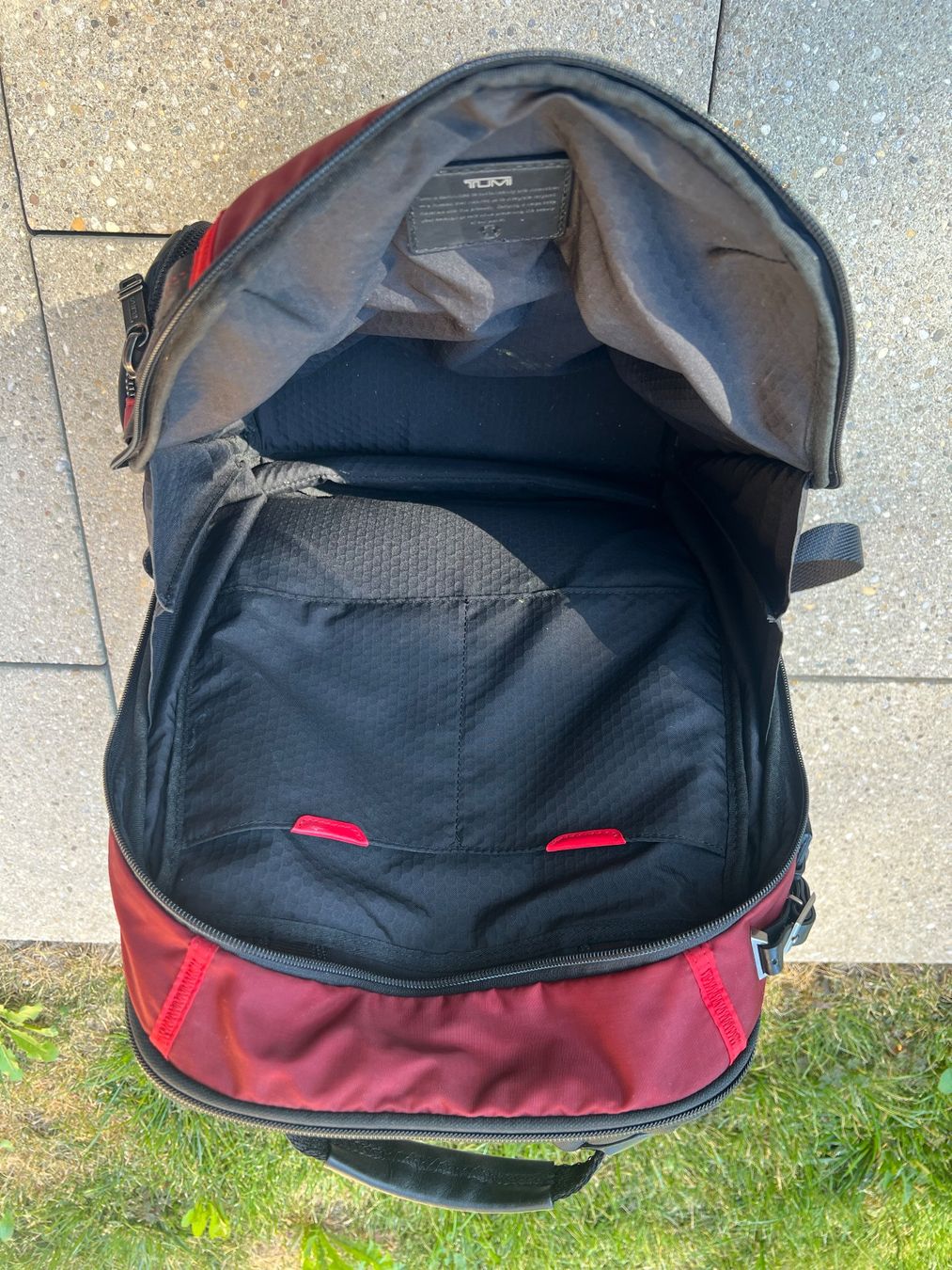 Tumi Valigie: TUMI Rollkoffer + TUMI Rucksack – Rot – Usato da Zürich venduto da lcohen1953 6