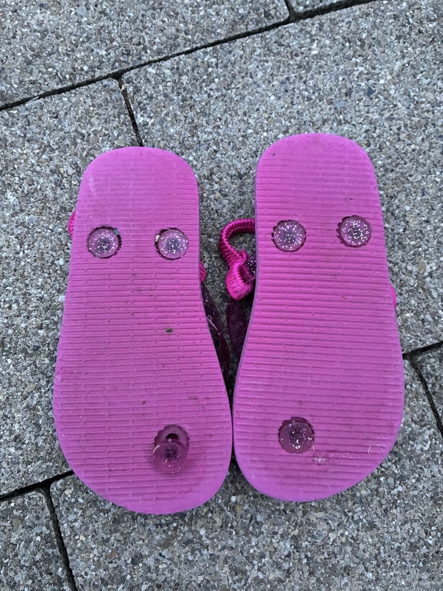 Scarpe per ragazze: Kinder Flipflops Pink Einhorn Grösse 25/26 – Usato da Winterthur venduto da Tiklo 1