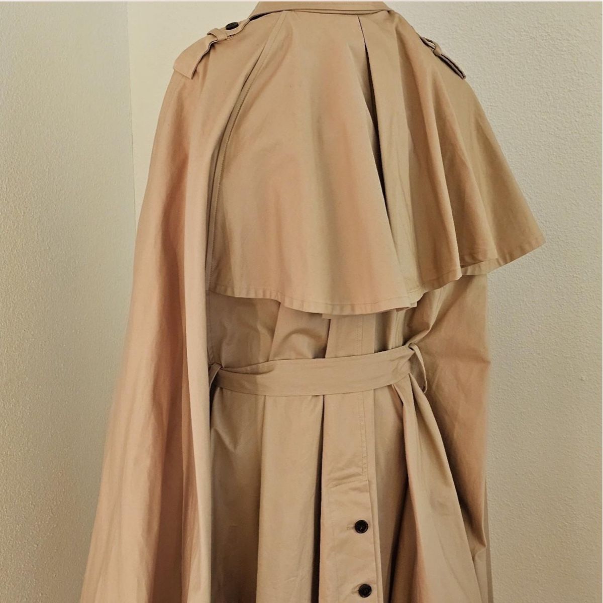 Altro in Moda donna: Trench coat cape – Nuovo (secondo la descrizione) da Lonay venduto da nei_79jc 1