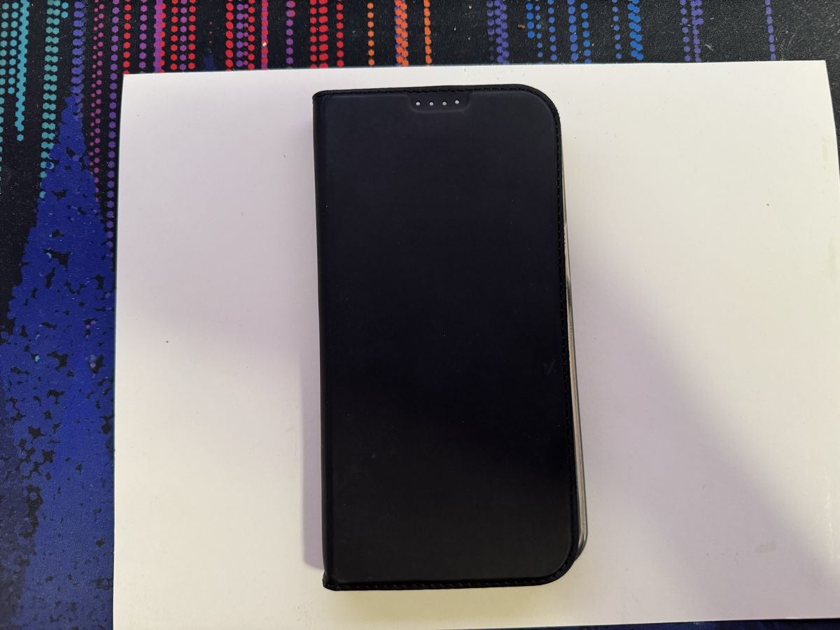 Covers & Schutzfolien: Iphone 15 pro Max Klapphülle – Gebraucht aus Basel von YMSP