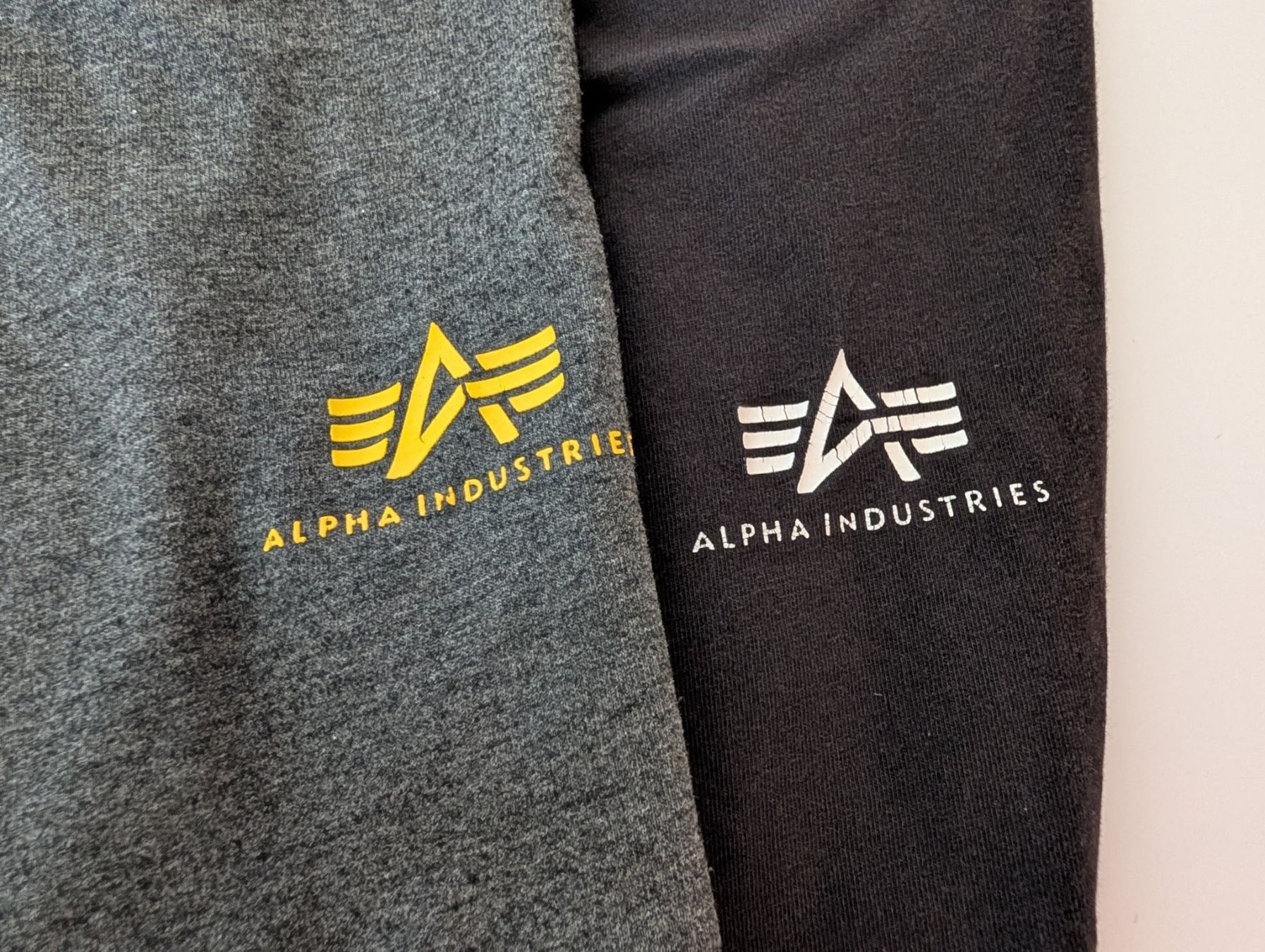 Lotti di vestiti: Set Alpha Industries 2 T-Shirts und 1 Pullover – Usato da Ostermundigen venduto da TradeLab 5
