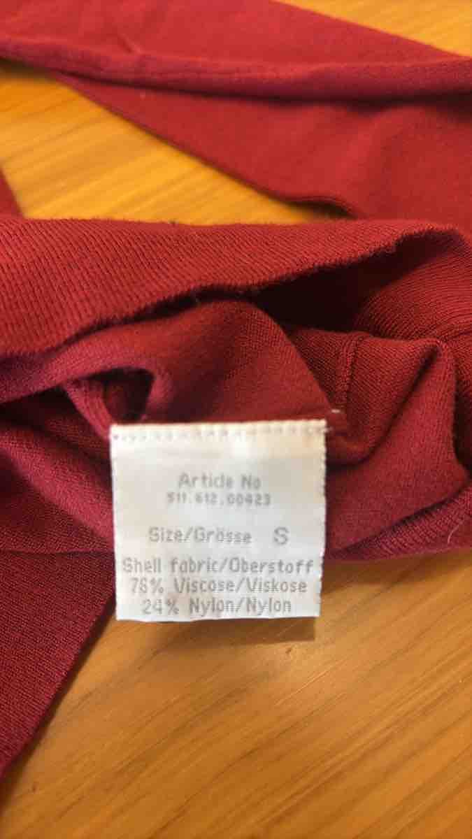 Navyboot Pulls & Sweat-shirts: Navyboot Rollkragenpullover Damen rot Grösse S – D'occasion à Winterthur par sony-6 4