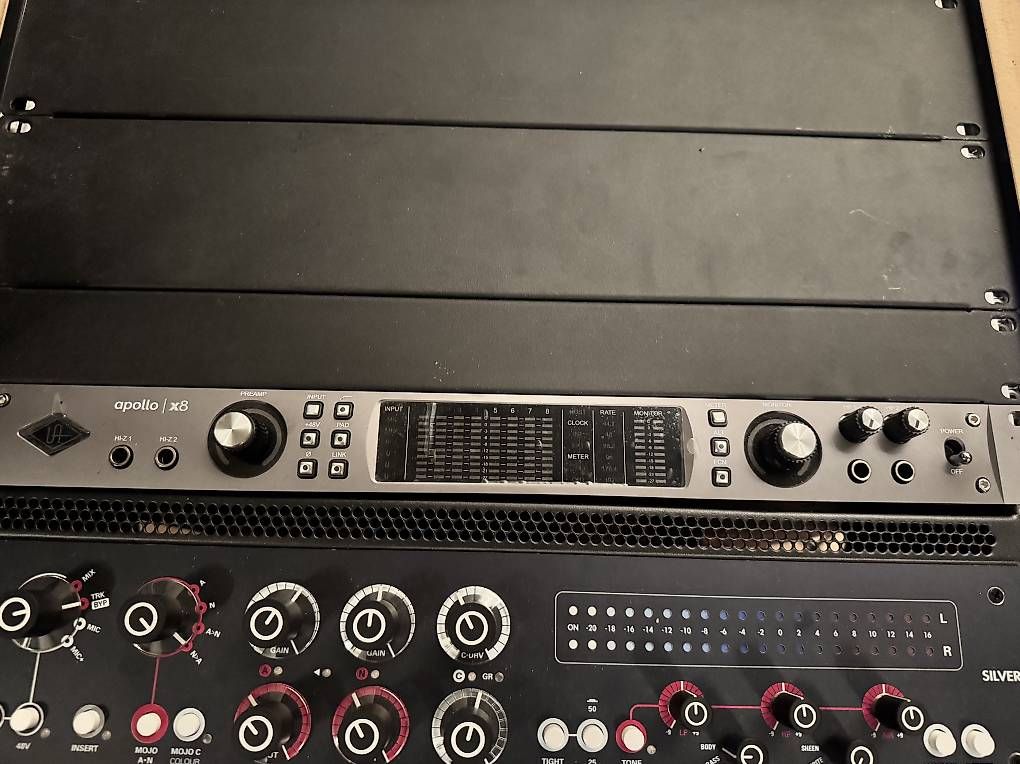 Attrezzatura per studi di registrazione: 2x Universal Audio Apollo x8 & 1x Universal Audio Apollo 8 – Usato da Zürich venduto da Flvr
