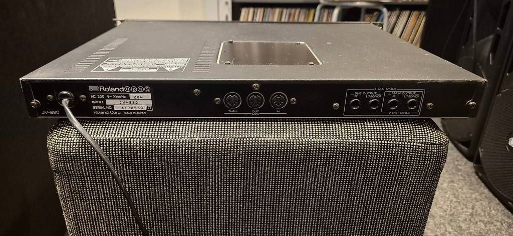 Strumenti musicali: Roland JV-880 Synthesizer – Usato da Neuenhof venduto da Deluxesoul 1