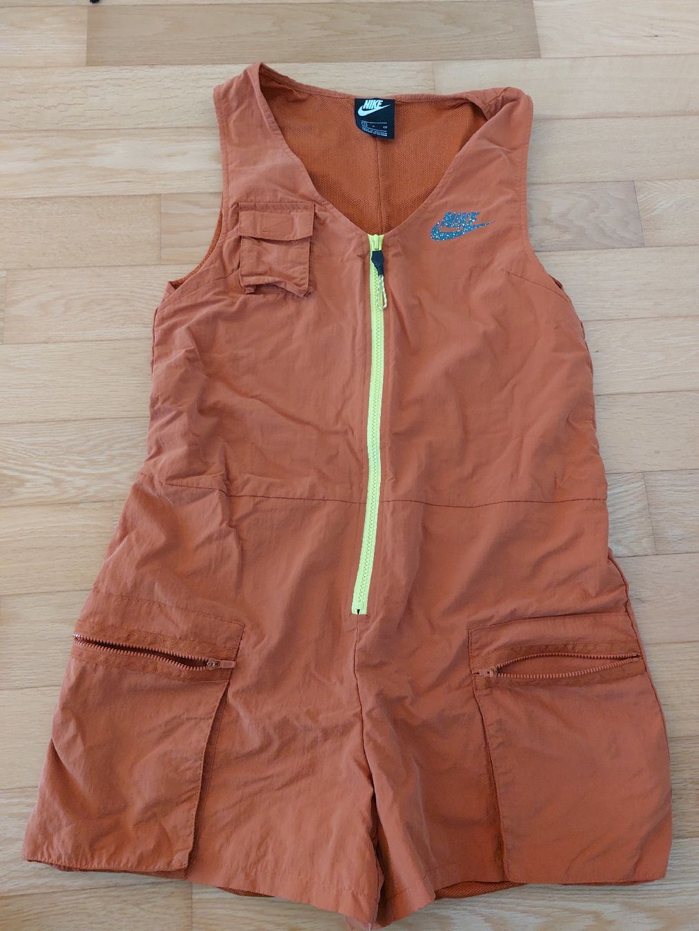 Nike Tute: nike combinaison short – Usato da Fribourg venduto da charlottej02