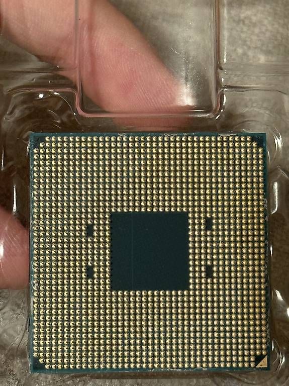 PC: AMD Ryzen 5 5600X – Usato da Zürich venduto da Ghostanium 1