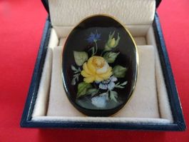 Brosche gewölbt oval handgemalt ca.4,5cm x 3,5cm, Gelbe Rose