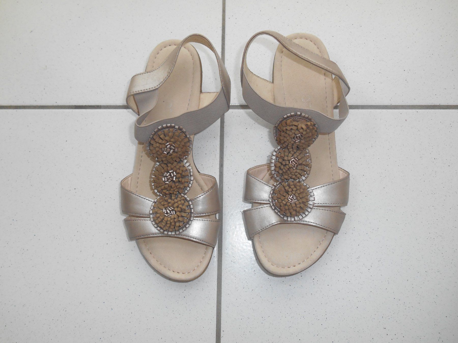 Gabor Damenschuhe: Gabor Leder-Sandale beige Grösse 38.5 – Gebraucht aus Basel von chien008 1