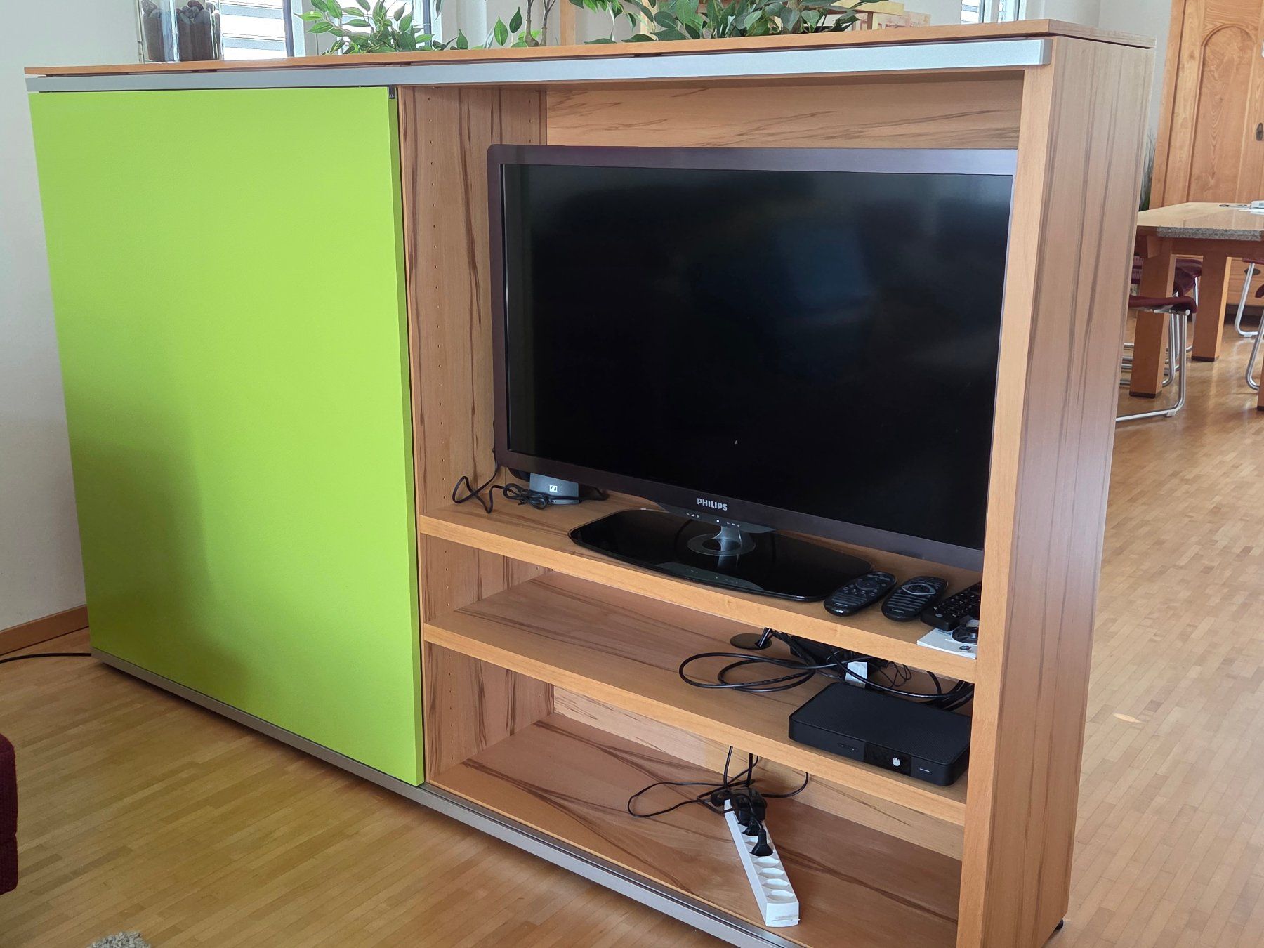 Mobili TV: Fernsehmöbel CH Vollholz – Usato da Adliswil venduto da Mikepike