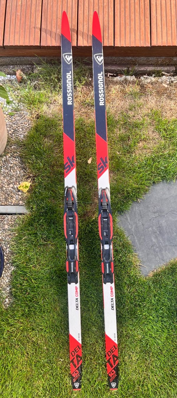 Rossignol Skis: Langlaufskis Rossignol 143cm Skating mit Bindung – D'occasion à Stallikon par zimtstern33 1