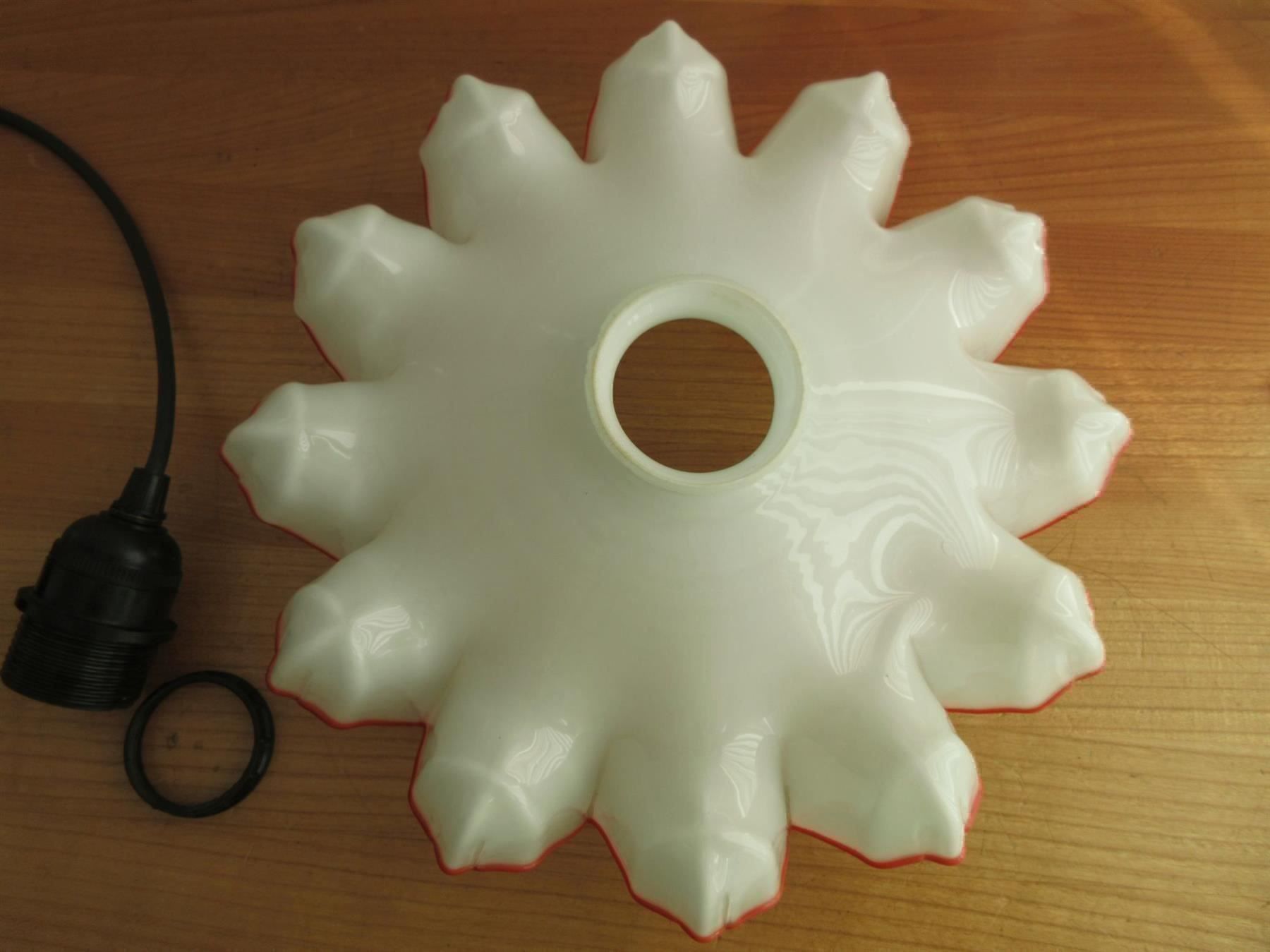 Lampadari & plafoniere: Weisse Hängelampe mit rotem Rand – Usato da Binningen venduto da Oldfashion 5