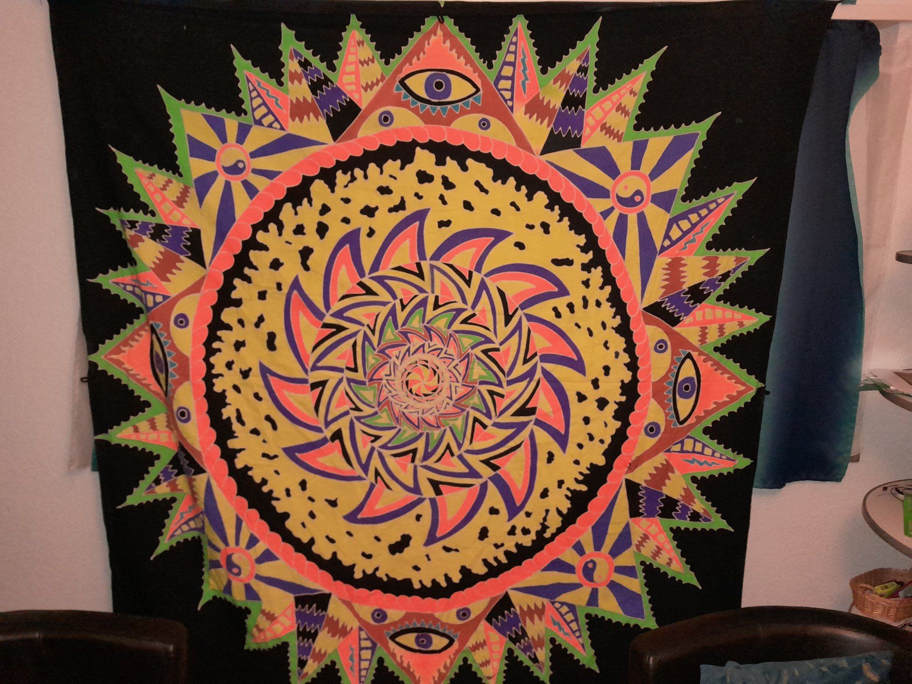 Tutte le decorazioni: Psychedelic Wandtuch / Goa Tuch / Leuchtend / 2,2x2,2m – Usato da Steffisburg venduto da FutureOne