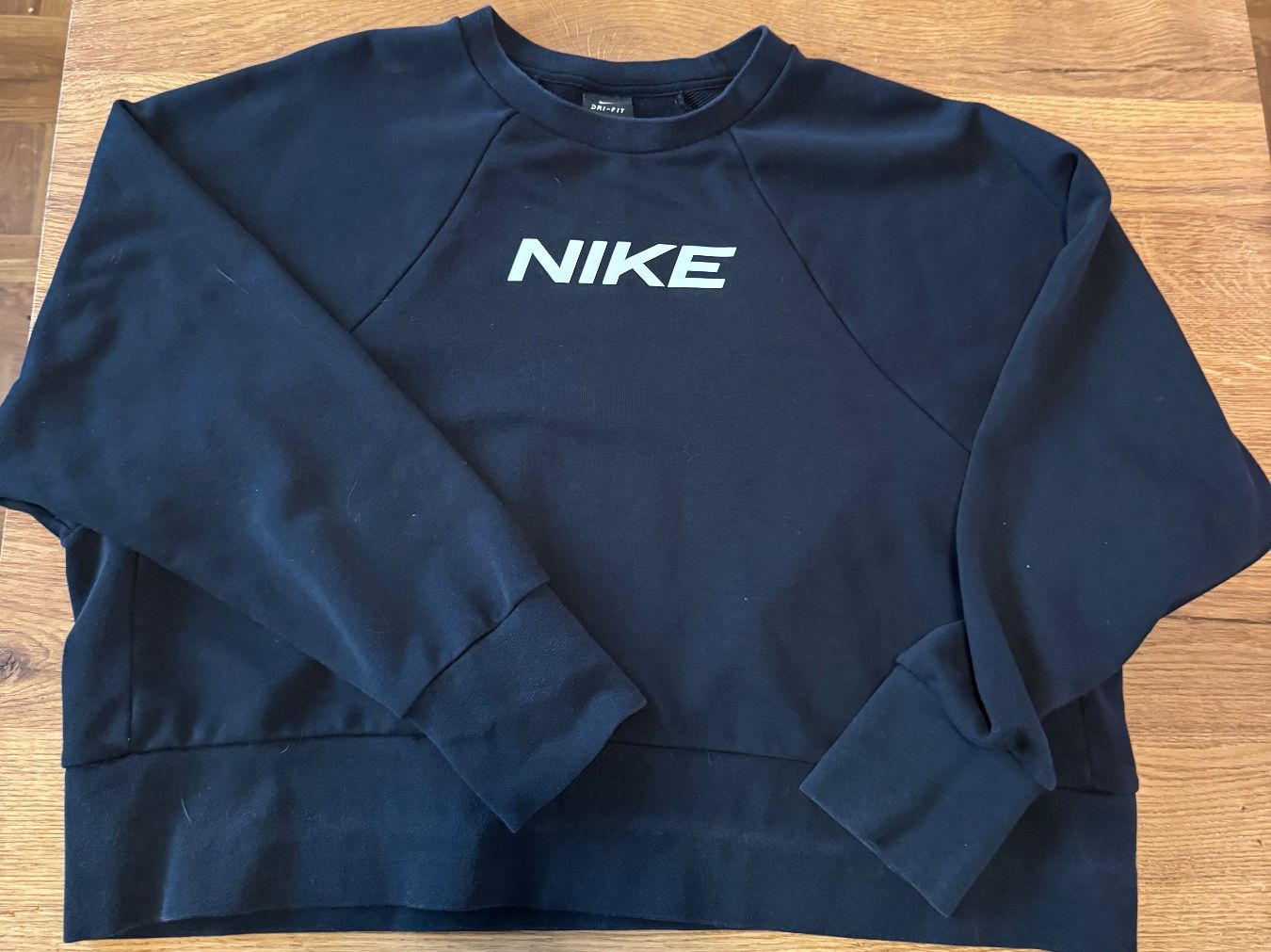 Nike Maglioni & Felpe: Nike Performance Sweatshirt – Usato da Herzogenbuchsee venduto da zukerka
