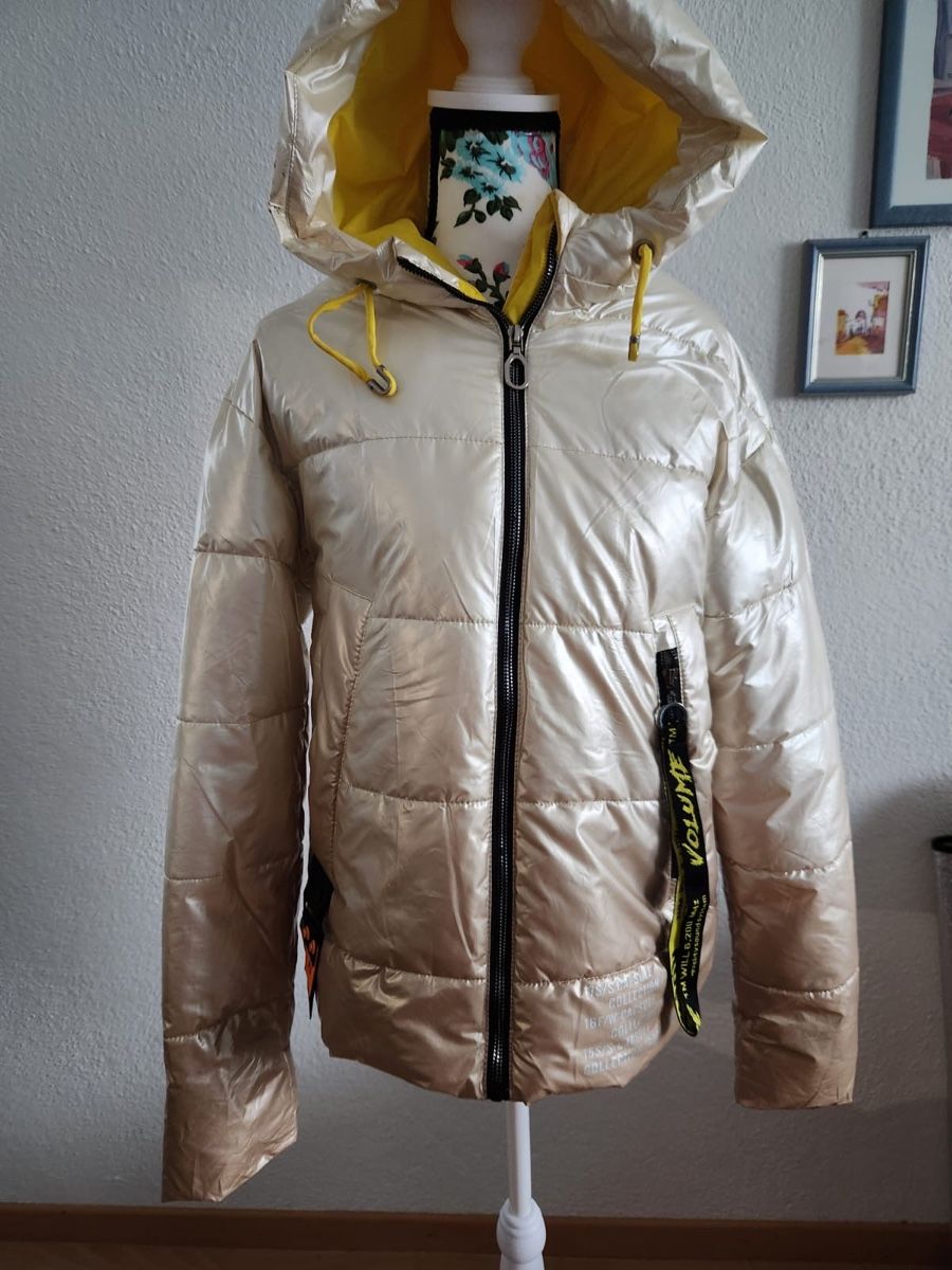 Giacche: Cream & Gold Puffer Jacket, Size S – Usato da Fällanden venduto da ekaterinatheissl