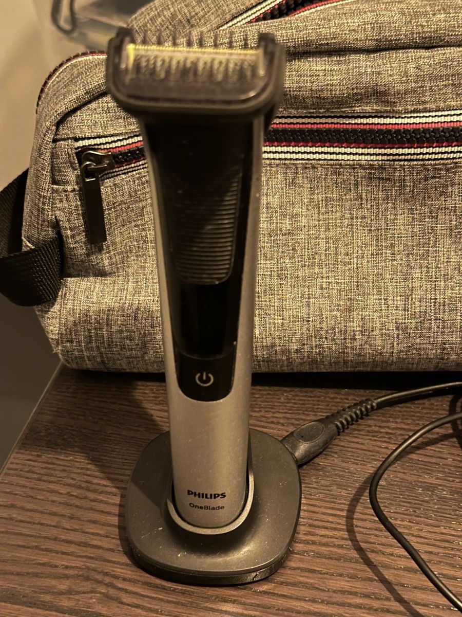Philips Rasoi & Lamette da barba: Philips OneBlade Trimmer mit Ladestation – Usato da Schlieren venduto da James1010 1