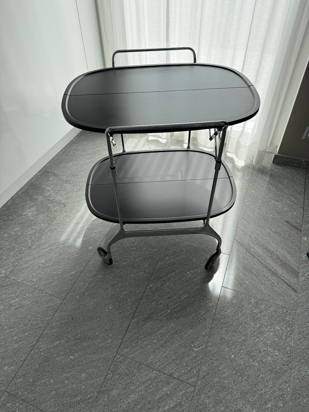 Kartell Carrelli di servizio: Servierwagen Gastone Kartell – Usato da Würenlos venduto da Giraffe016 1