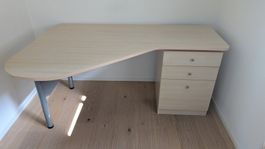 Schreibtisch