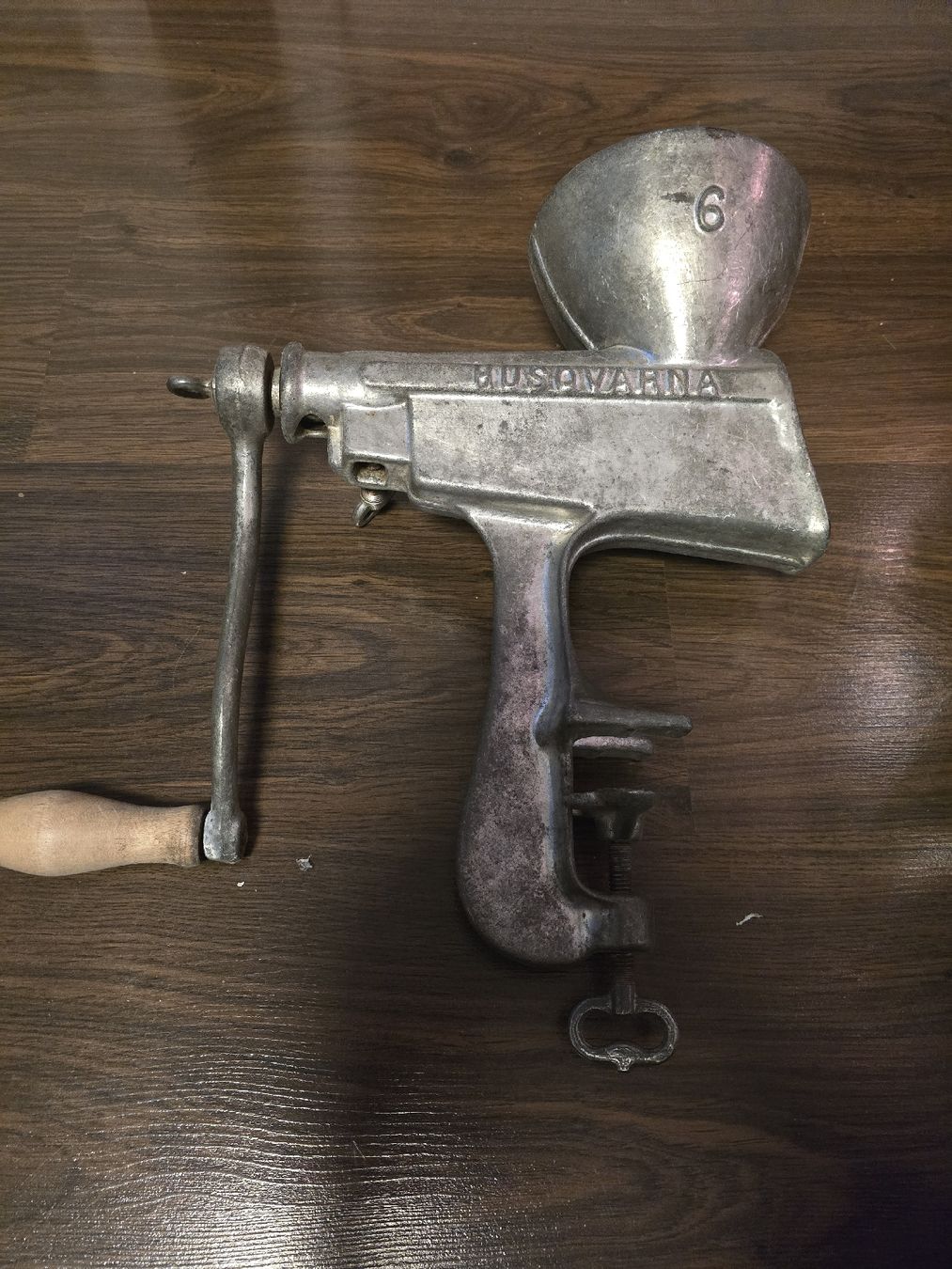 Elettrodomestici da cucina: Vintage Husqvarna Apple Grinder, Fruit Press, Sauce Maker – Usato da Baden venduto da swiss-alps 1