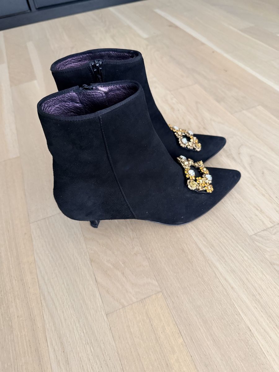 Scarpe da donna: Black ankle boots RAS – Usato da Nyon venduto da dar_lck7 1