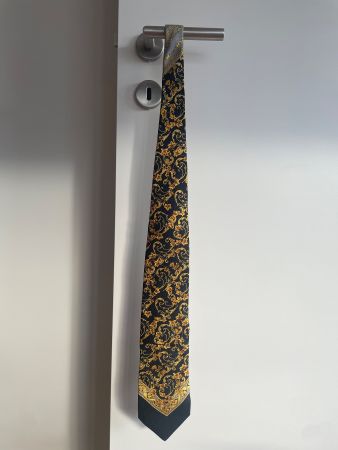 Cravate Gianni Versace vintage – Baroque noir & or