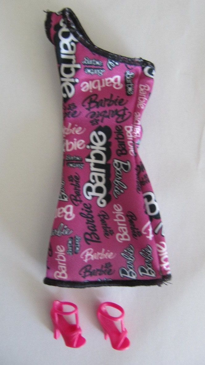 Bambole: Barbie Kleider Set, 5 Kleider + 5 Schuhe – Usato da Brunnen venduto da Kiwiland1 2
