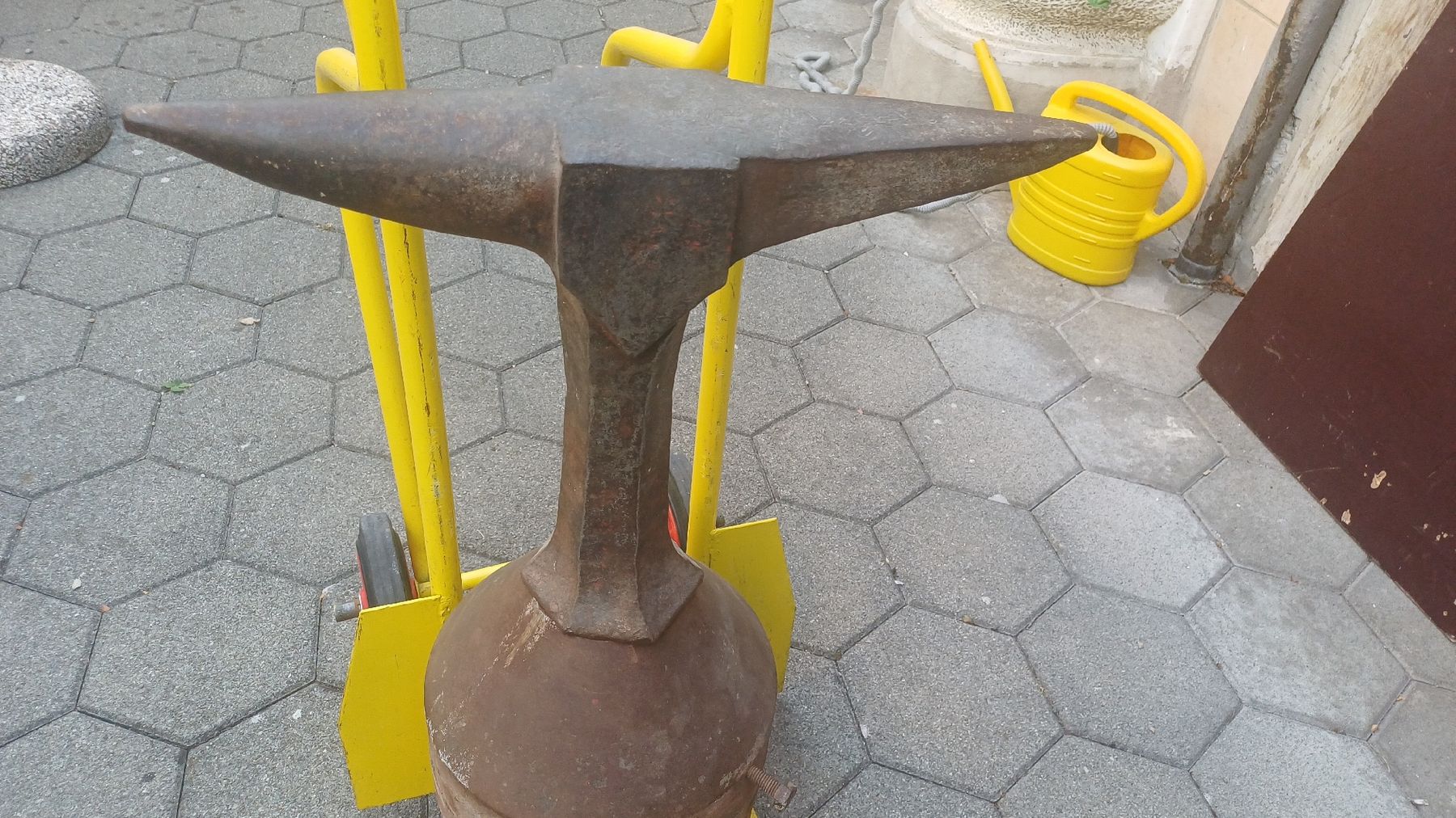 Attrezzi da lavoro: Antiker Ambos mit Sockel 8 – Usato da Flawil venduto da Pinkmalibu 3