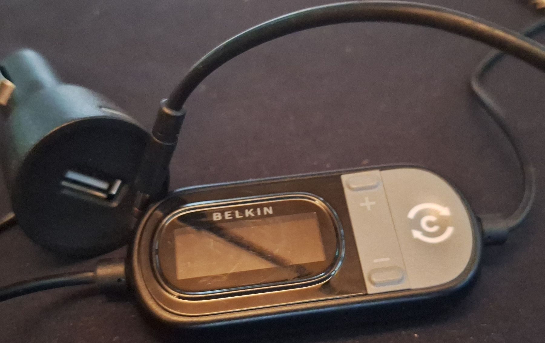 Belkin Caricabatterie: Émetteur FM Belkin avec chargeur USB  – Usato da Crans VD venduto da Yobia8