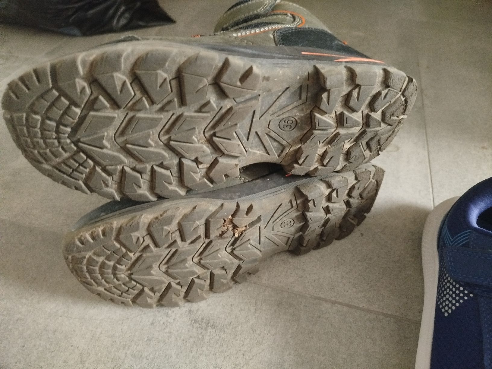 Schuhe für Jungen: Schuhe Gr. 35 Junge – Gebraucht aus Grellingen von silberjunge 2