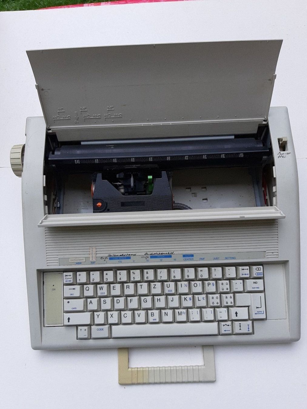 Macchine da scrivere: Schreibmaschine Olympia Monica 2 – Usato da Riedern venduto da martigni_88 1