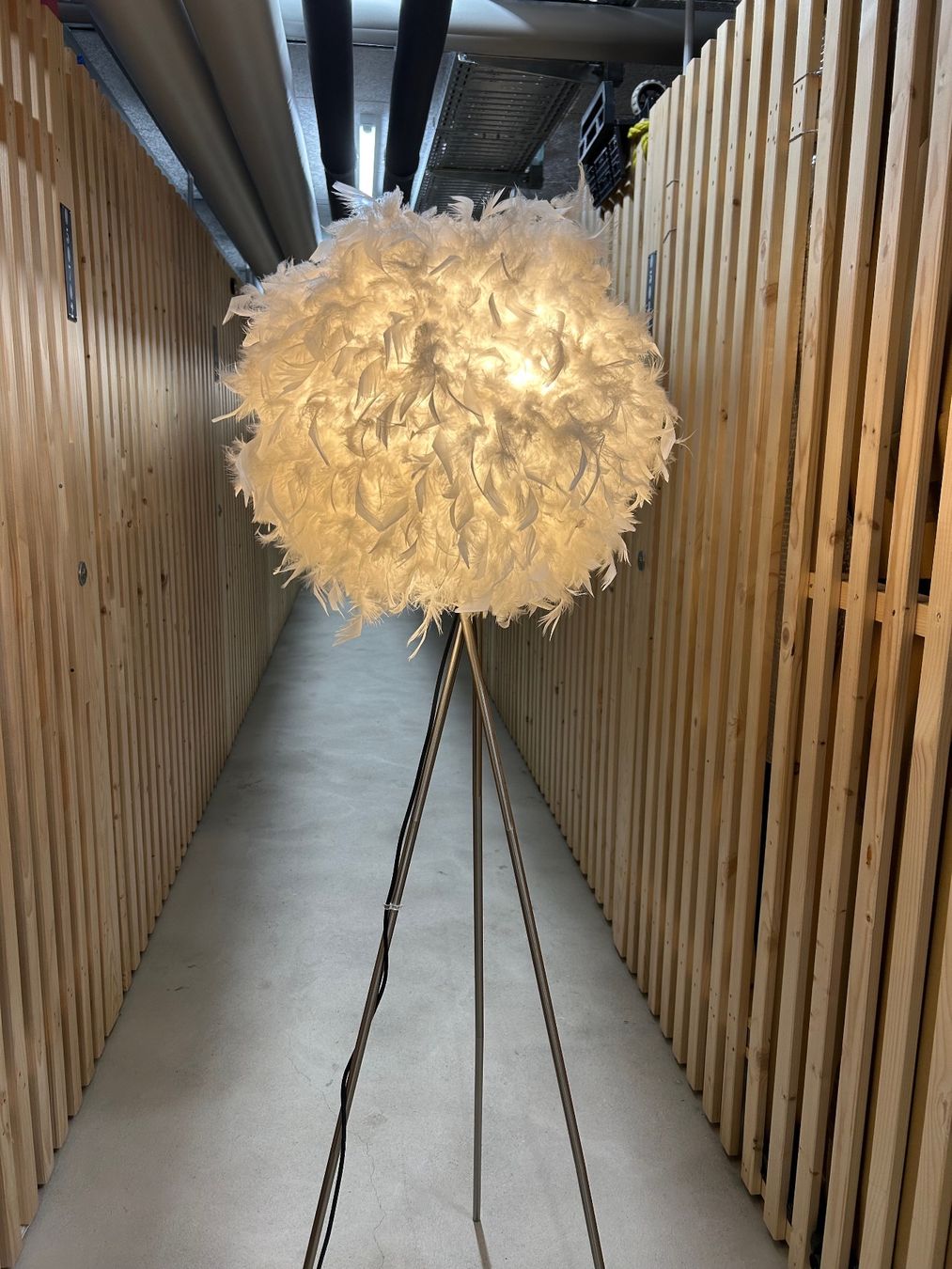 Lampade: Stehlampe Federball weiss – Usato da Rorschach venduto da man_f27t 1