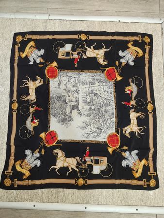 Foulard en soie  noir motif chevaux carrosse