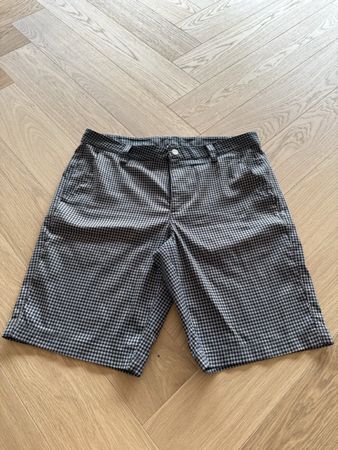 Under Armour Shorts kariert Grösse 36 guter Zustand
