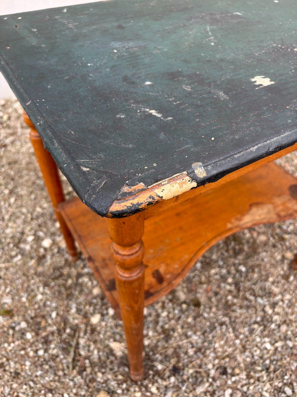 Tables: Antiker Beistelltisch – Défectueux à Ins par ab_80 3